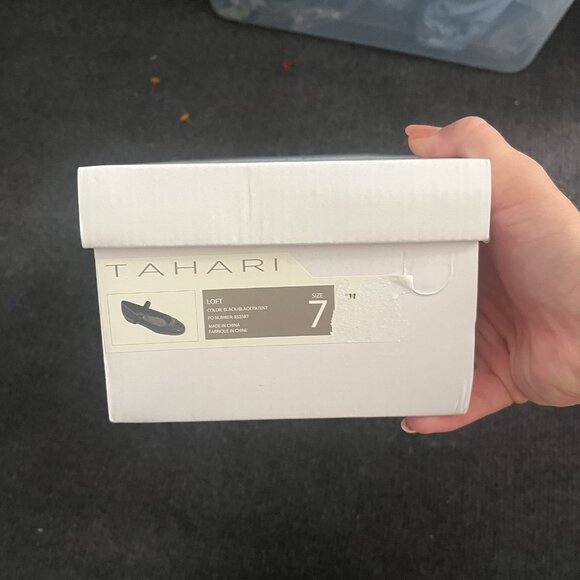 Tahari NEW Size 7 Loft Mary Jane Patent Toe Black Round Flat Shoes - Picture 2 of 6